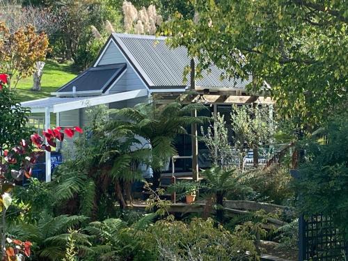 Superb studio retreat with Spa, Pool & BBQ access