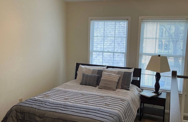 Superb Uptown Location!
