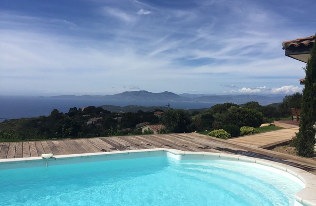Magnífica vista del mar y las islas sanguinarias, villa muy reciente con vistas a cala d'orzu