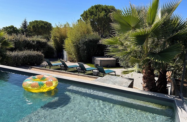 Superb villa with pool and jacuzzi 20mn from the beaches / 300m from Montpellier