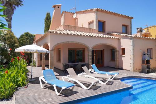 Superb villa near sandy beach Sant Pere Pescador, Amfora 64