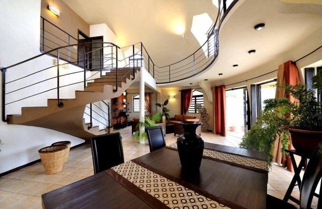 Magnífica villa - Piscina / jardín tropical / WiFi / hogar al día / 75m playa