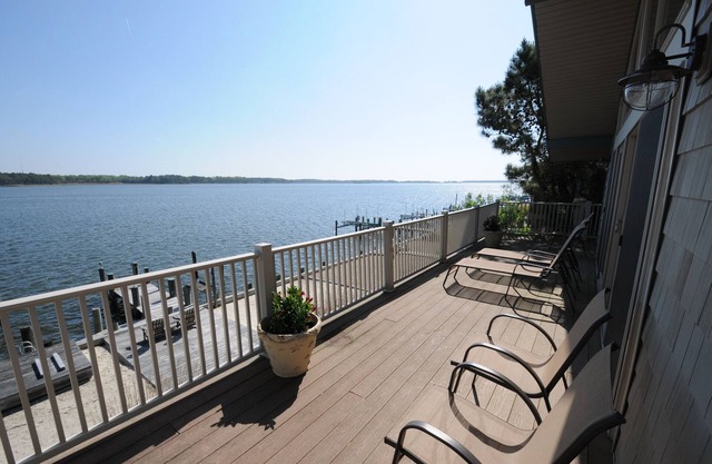 Superb Waterfront directo en St. Río Martin en Ocean Pines con 2 resbalones de muelle
