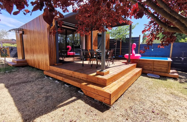 Superb wooden house, enclosed garden with swimming pool, welcome to the Kaz Karé!