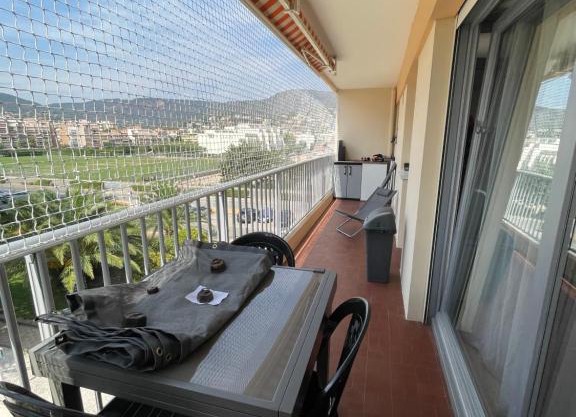 superbe appartement à 100m de la plage,wifi,clim,piscine