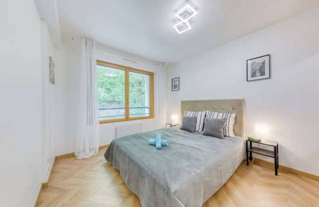 Superbe Appartement Dans un Parc Surplombant Paris