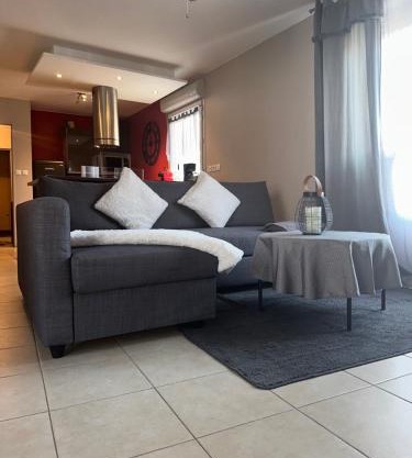 Superbe appartement tout équipé avec parking.