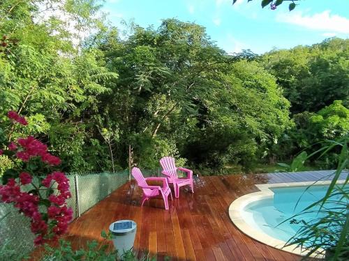 Superbe haut de villa avec grande piscine