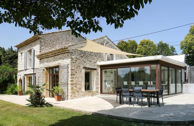 Superbe Mas contemporain au pied du Luberon