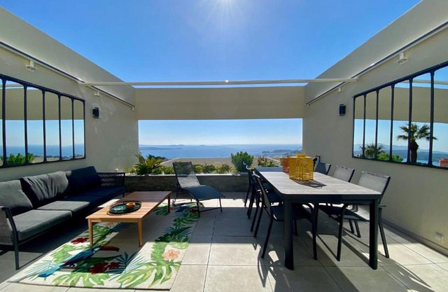 Superbe T2 44m2 - Grande terrasse Vue mer panoramique exceptionnelle Piscine - Parking