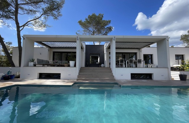 Superbe Villa sous les pins, Emplacement Unique