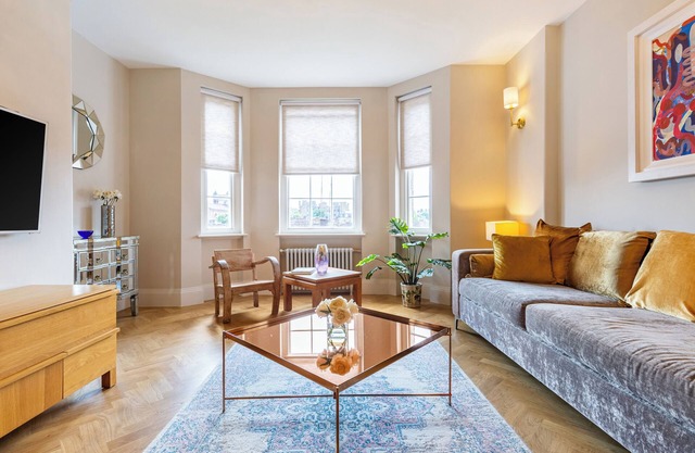 Superbly appointed and peaceful central London apartment