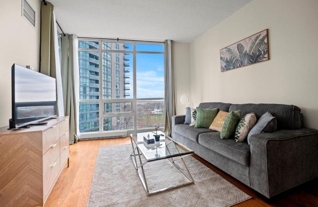 Superior 1Bedroom&DEN Condo with Balcony