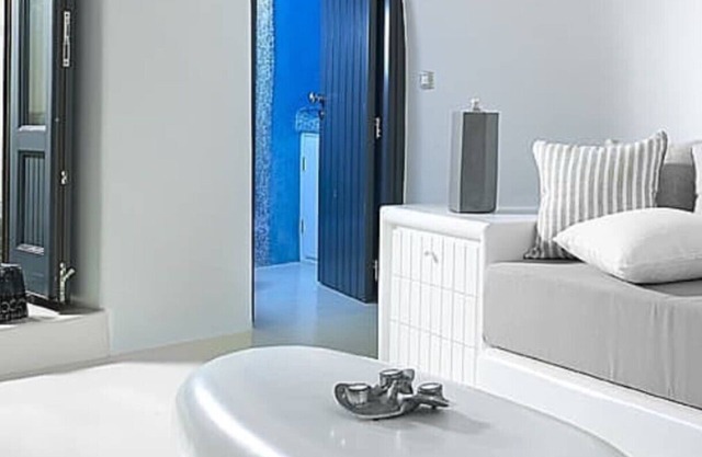 Superior Cave Suite with Private Pool & Sea View - Siete Mares Luxury Suites