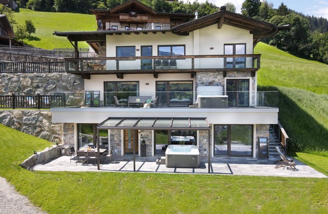 Chalet de lujo de 310m² con 2 jacuzzis, 2 saunas, 2 chimeneas, directamente en la pista de esquí