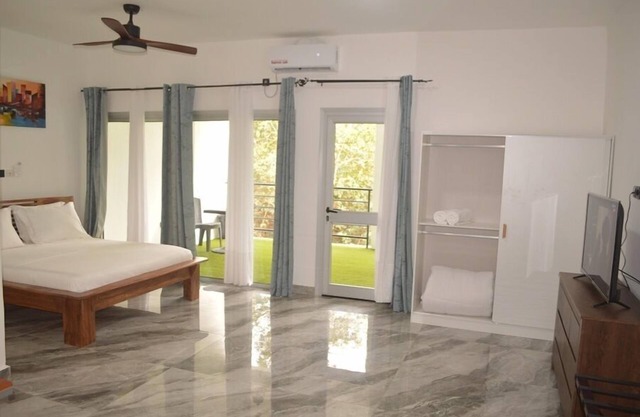 Habitacion Doble-Premium-Baño con ducha-Vista al rio