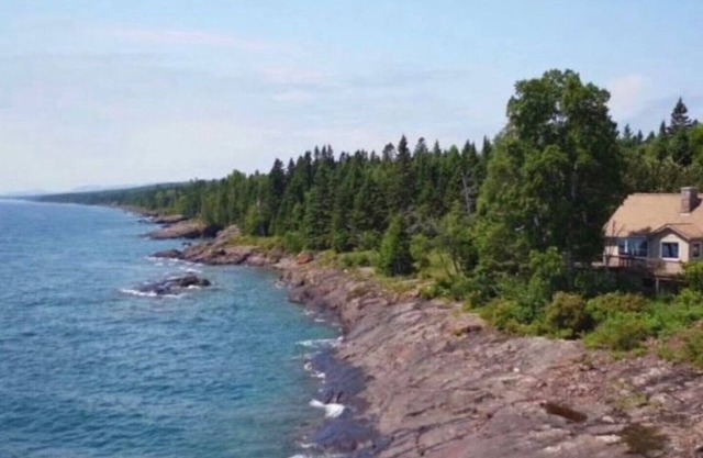 Superior Solitude Private and Charming Cabin on Lake Superior