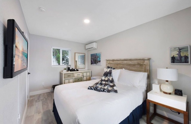 Superior Spacious Studios in Downtown Clearwater