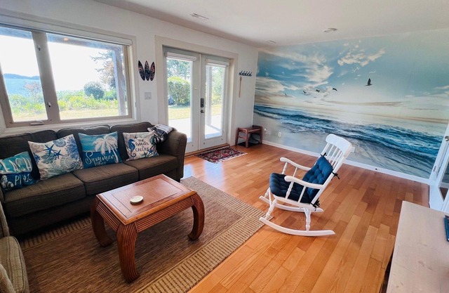Supernatural Waterfront Garden Suite - Spacious 2BR 1Bath fully equipped