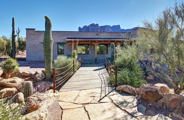 Apache Junction - Superstition Mtns