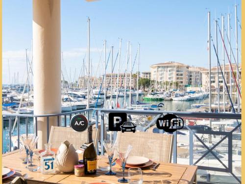 Sur le port, 3 cham, parking
