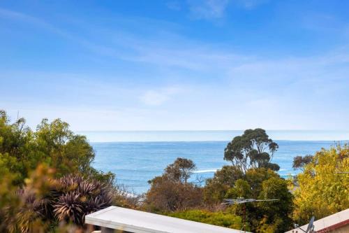 Surf and Sea Torquay 650m to beach