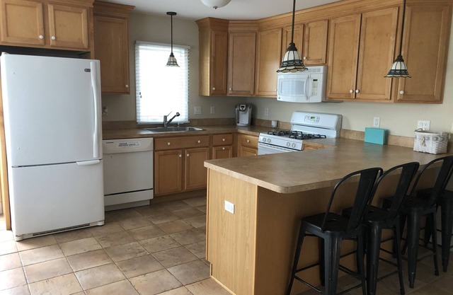 Surf City Apartment - ¡A una cuadra de la playa!