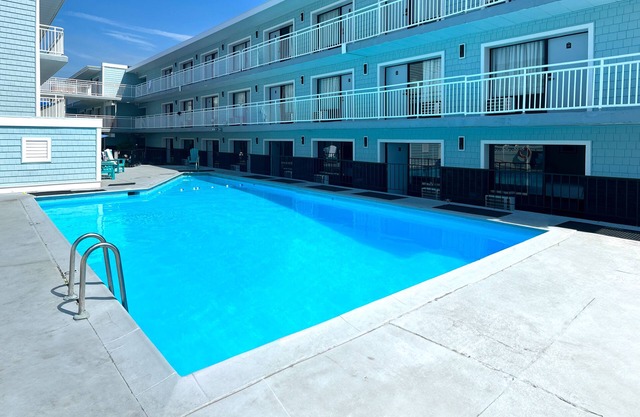 Surf Club - King Bed, 2 Mins to OC Beach & POOL