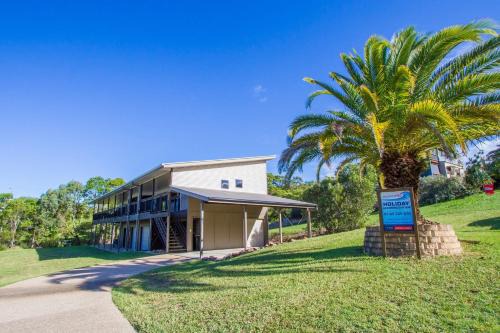 Surf Hunter - holiday house walk to beach, cafes , byo linen