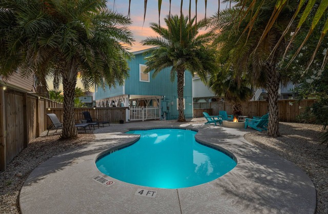 Surf Inn - Laid Back Living in Favorable Area of Port A with Heated Private Pool