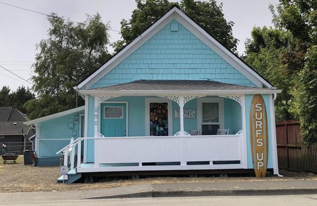 Surf's Up - Adorable cottage in town