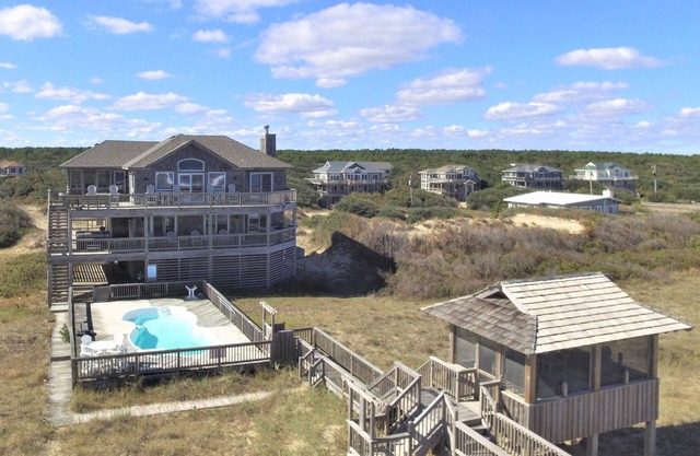 SURF VIEWS from this BEAUTIFULLY maintained OCEANFRONT 3 night min July 19