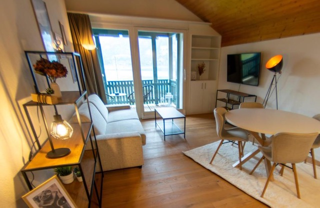 Surfers Lodge with Beach, near Interlaken