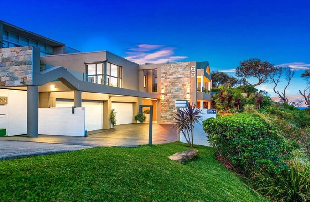SURFSIDE 65 AT FORRESTERS BEACH - UNINTERRUPTED VIEWS WITH SOLAR HEATED POOL AND HOT JET- SPA