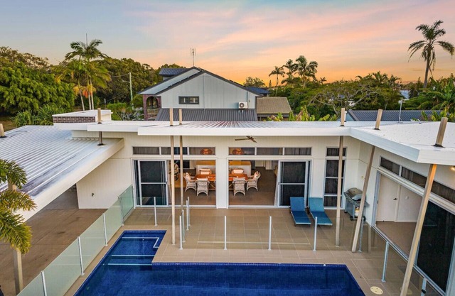 Surfside Beach House - Ideal Family Getaway