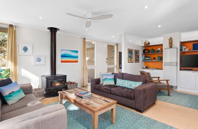 Surfside@Lonnie located in old point Lonsdale