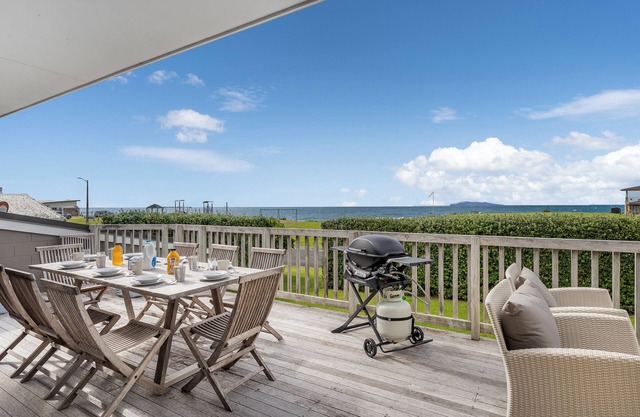 Surfside Sanctuary - Whiritoa Holiday Home