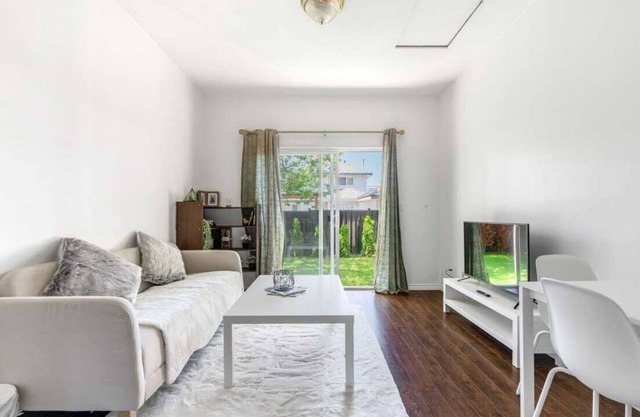 Surrey 2-Bedroom Retreat near Local Attractions