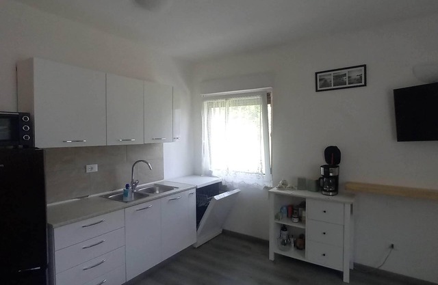 Surrounded by nature, cozy apartment with private garden and grill area