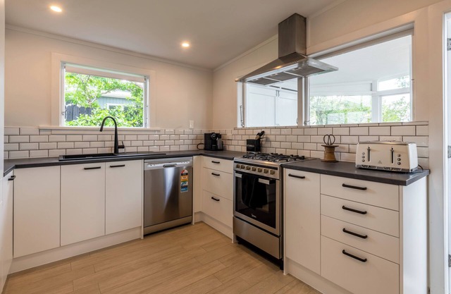 Urban Villa in Ponsonby offers a quiet lifestyle accompanied by an enclosed terrace for the ultimate