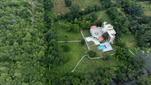 Surya Bagh - A Luxury Hideaway - 20 minutes drive to Tehla gate, Sariska Tiger Reserve & 10 minute from Bhangarh Fort