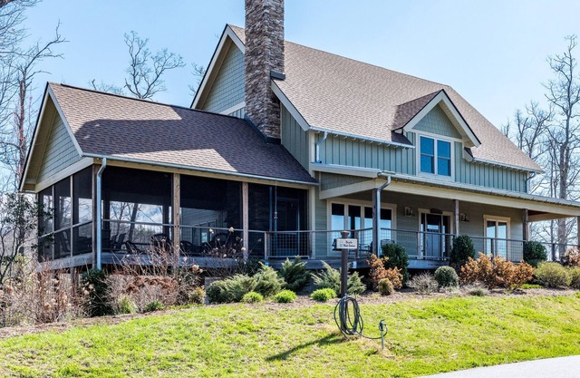 Sutton Knob dog-friendly home w/ Pisgah views, WiFi, central AC, & full kitchen