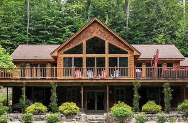 Suttons Bay Therapy-Hot Tub/GameRoom/Fireplace/AC