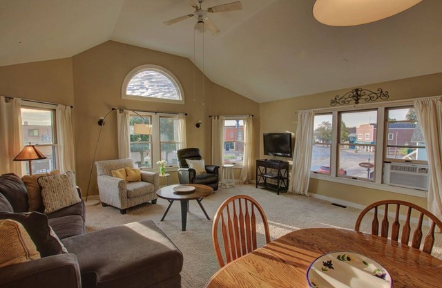 Suttons Bay Village View Apartment