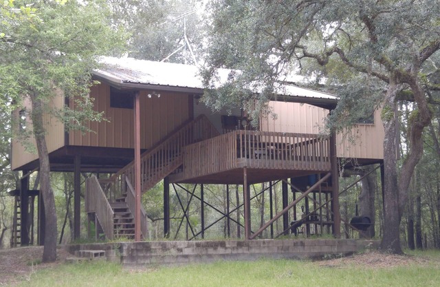 Cabaña del río Suwannee - 24 acres de bosque privado - 500 'Waterfront-Dock-Pets ATV OK