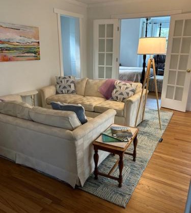 Suzy Q's Cozy Downtown Retreat