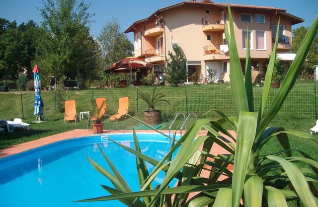 Sveti Georgi Family Hotel