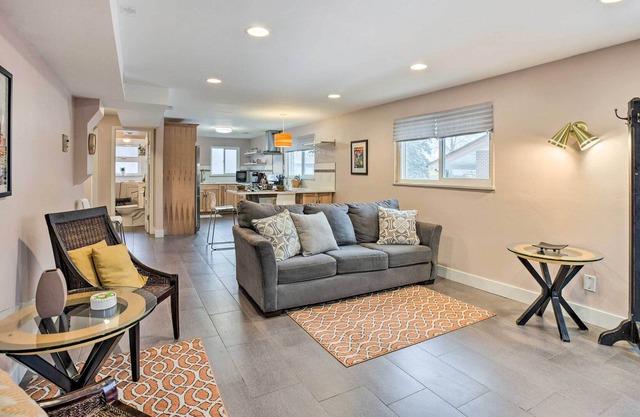 SW Denver Apt w/ Chef's Kitchen, 45 Min to Skiing!