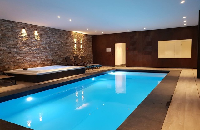 Hermosa casa de vacaciones con piscina privada en Waimes