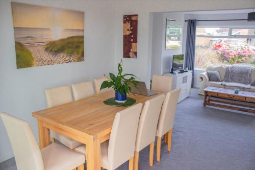 Swansea 3 Bedroom Home with Parking & Garden